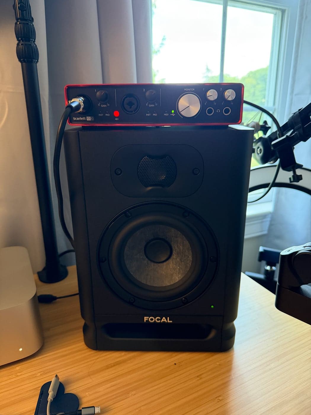 Focal Alpha 50 Evo monitor connected in a creator setup with a Focusrite Scarlett 2i2 audio interface